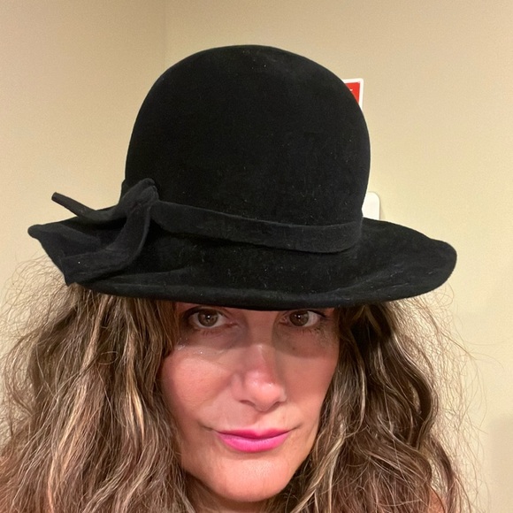 Demure Hat - Picture 3 of 4